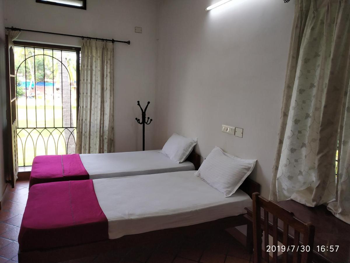 Spice Holidays Hotel Kochi Exterior photo