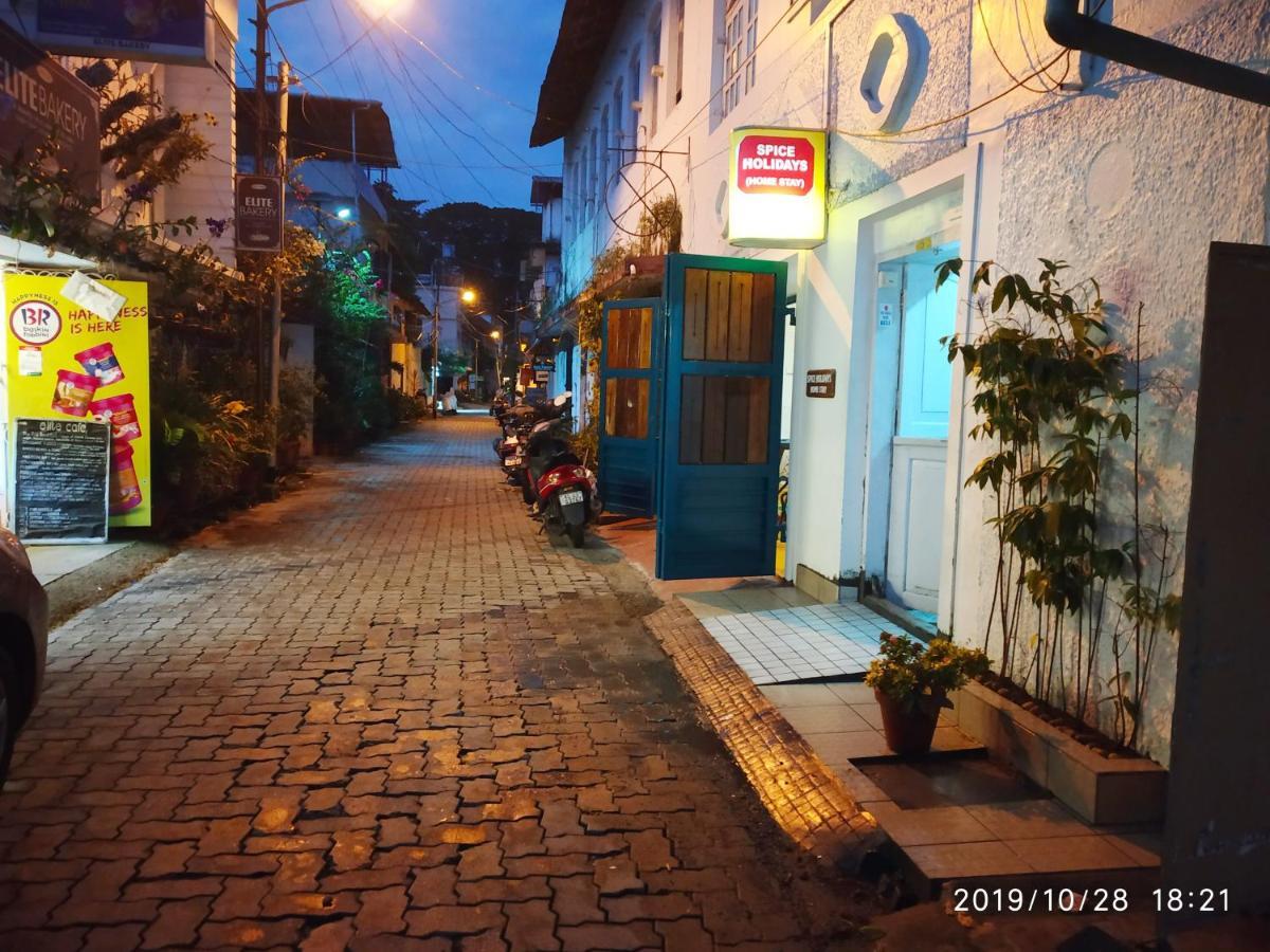 Spice Holidays Hotel Kochi Exterior photo