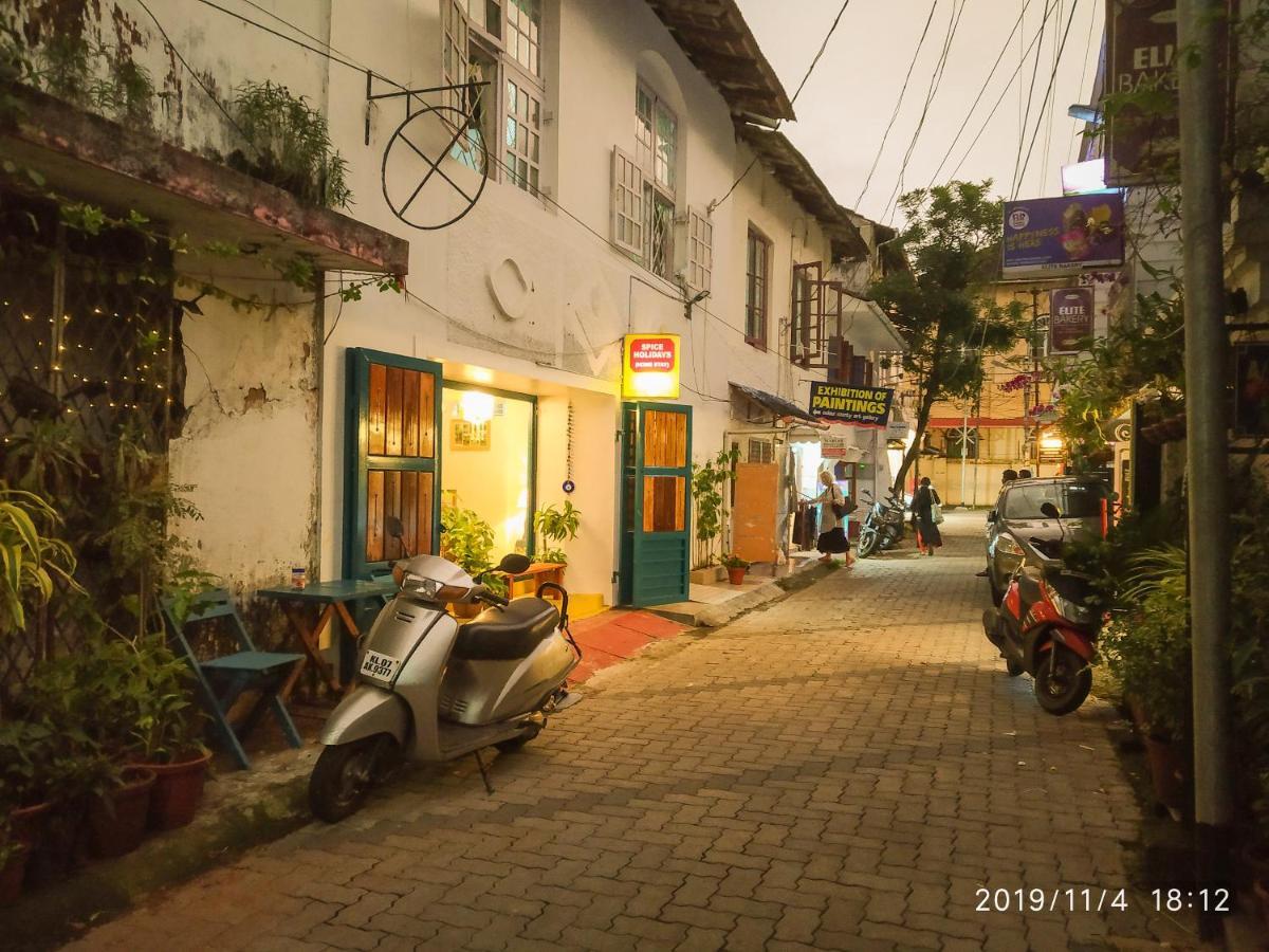 Spice Holidays Hotel Kochi Exterior photo