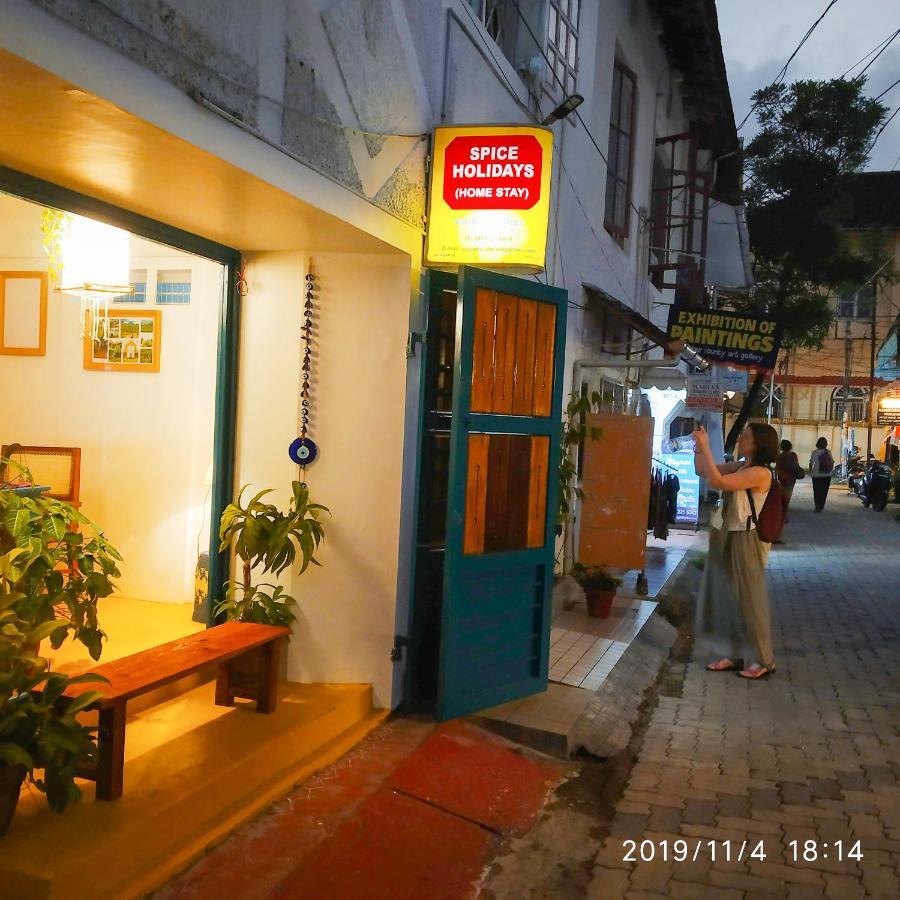Spice Holidays Hotel Kochi Exterior photo